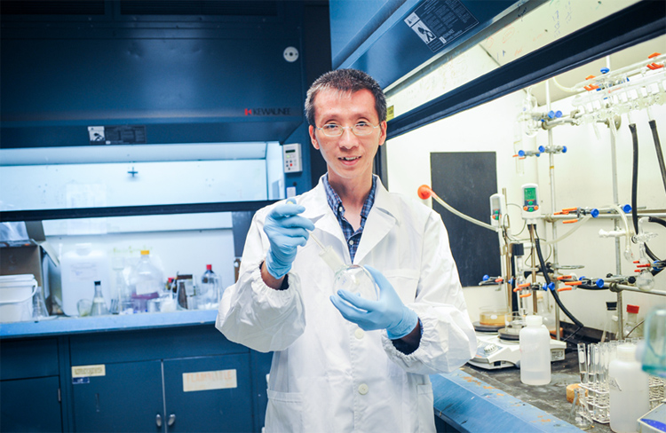 chemist880.jpg